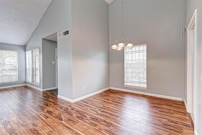 Building Photo - 7983 Kendalia Dr