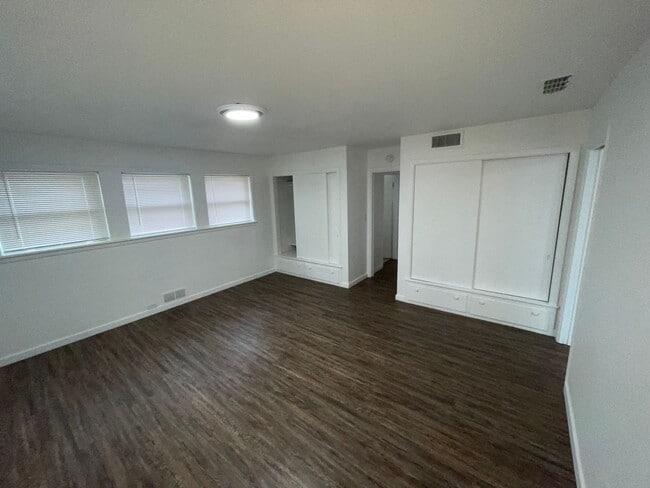 Building Photo - NOW PRE-LEASING! 5 BED/3 BATH CENTRAL LUBBOCK HOME