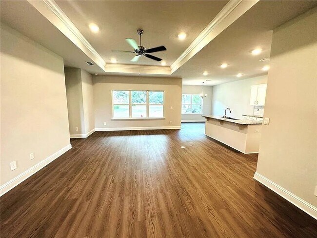 Building Photo - 1557 Redland St N