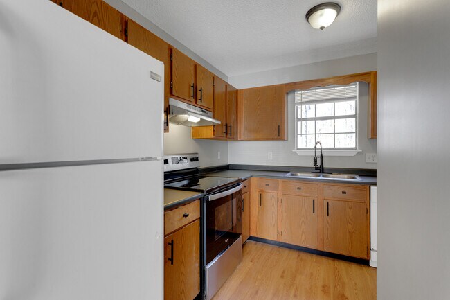 Kitchen - 101 Montague Dr