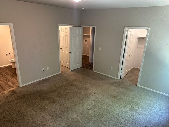 Building Photo - Available Now!  Spacious 5-Bed, 3.5-Bath Corner-Lot Home in West Fayetteville