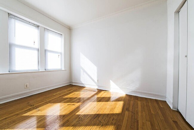 Building Photo - 1616 W 80th St