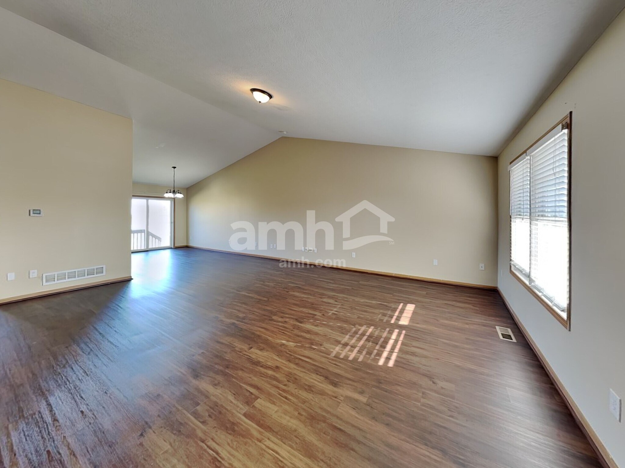 Building Photo - 3812 Wolf Creek Rd