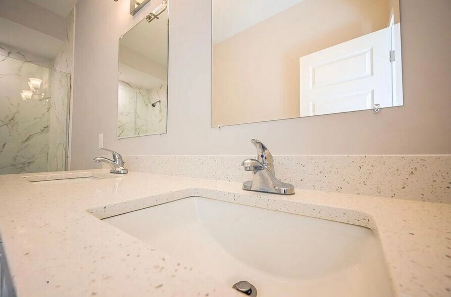 Building Photo - 2505 Burns St SE