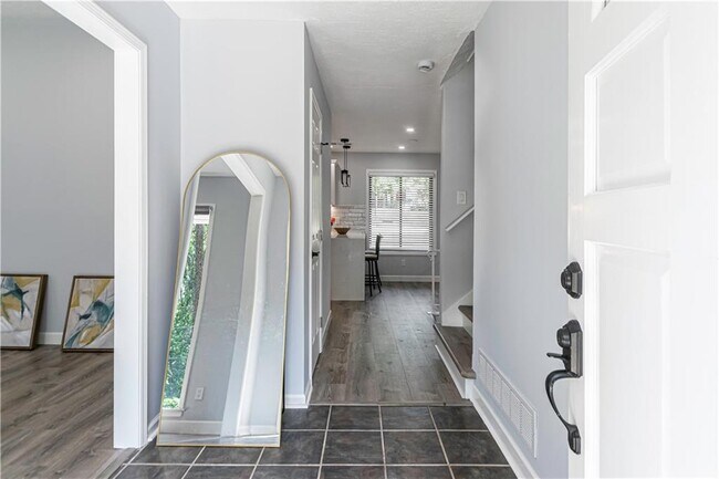 Building Photo - 986 Bramwell Ln