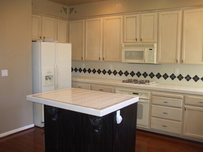 Building Photo - 4948 Forest Creek Way