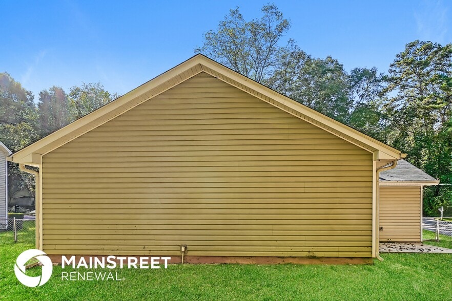 Building Photo - 546 Forest Hill Dr