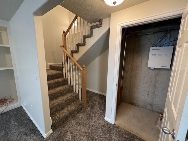 Building Photo - 202 E White Spruce Cv