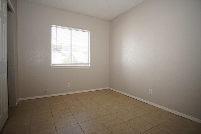 Building Photo - 1417 Desierto Rico Ave