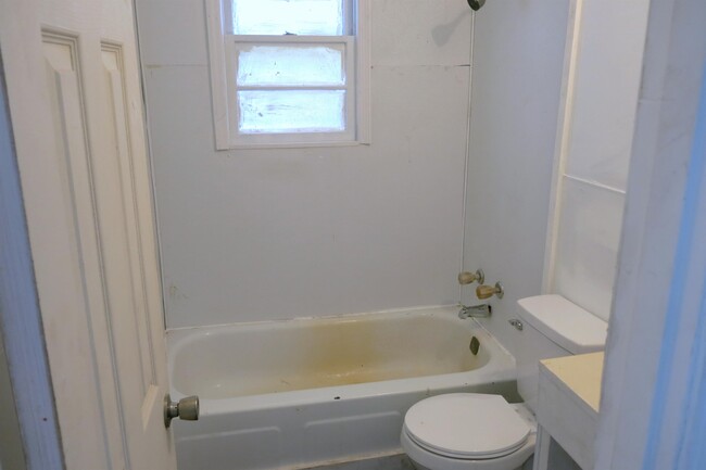 Building Photo - 216 Bonita Ln