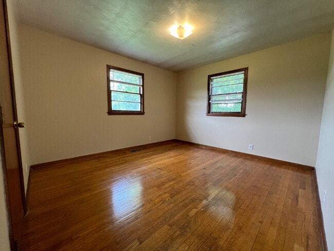 Building Photo - For Rent: 3BR, 1BA in the country
