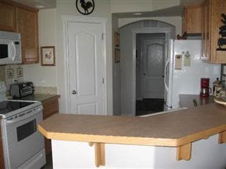 Building Photo - Single Story,Community Pool, 3 Car Garage,...