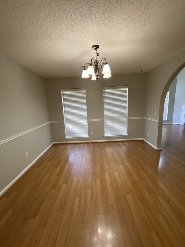 Building Photo - 126 Cross Creek Dr