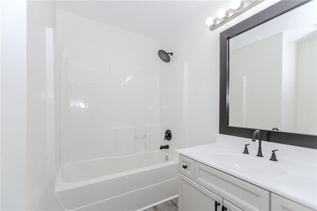 Building Photo - 2023 Jameson Cir NE