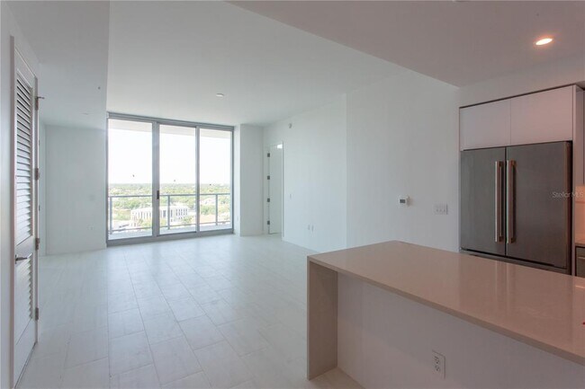 Building Photo - 400 Central Ave