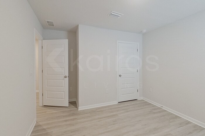 Building Photo - 102 Metalmark Dr