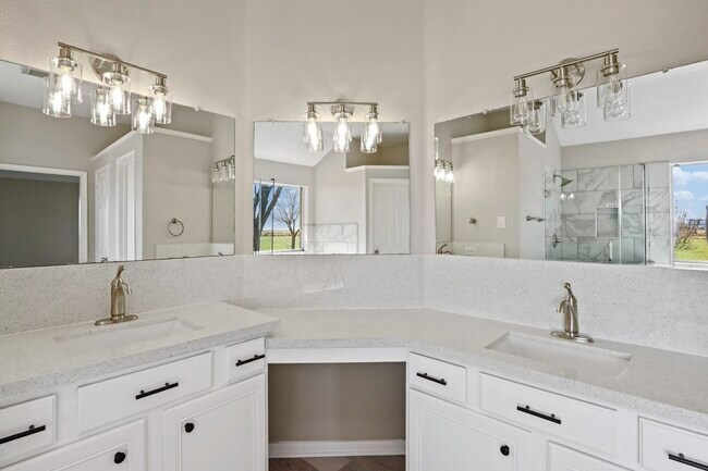 Building Photo - 2445 Woods Rd