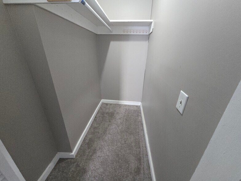 Building Photo - 544 Emerson St