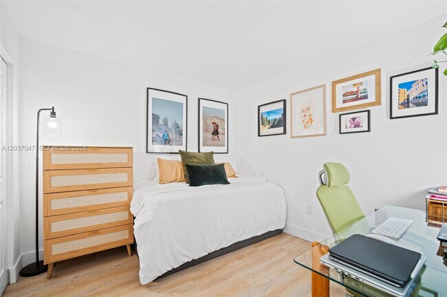Building Photo - 2575 SW 27th Ave