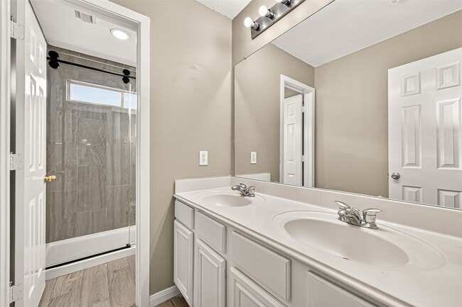 Building Photo - 17250 Cricketbriar Ct