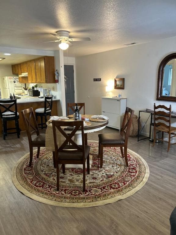 Building Photo - 563 Primrose Dr