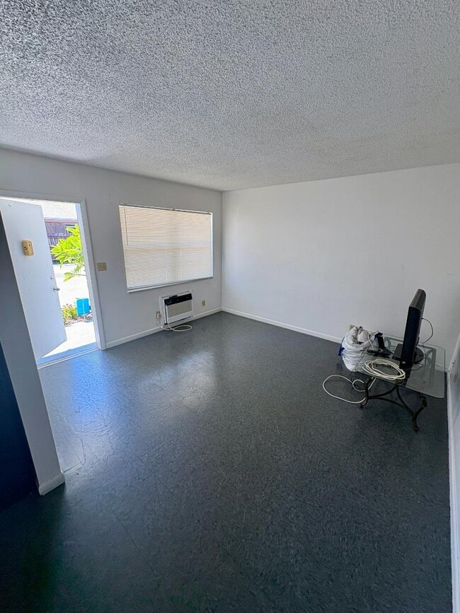 Building Photo - 1406 Barton Rd
