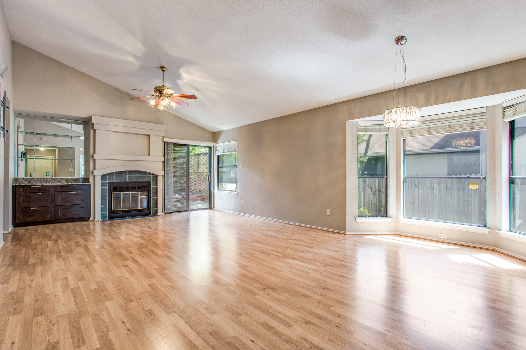 Building Photo - 12025 Shady Springs Rd