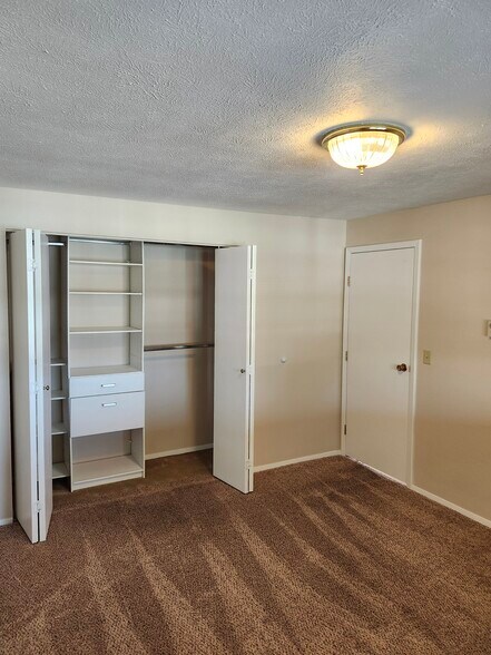 Building Photo - 2121 E Upriver Dr