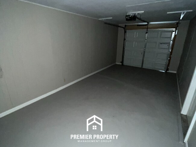 Building Photo - 4847 Daphne Rd