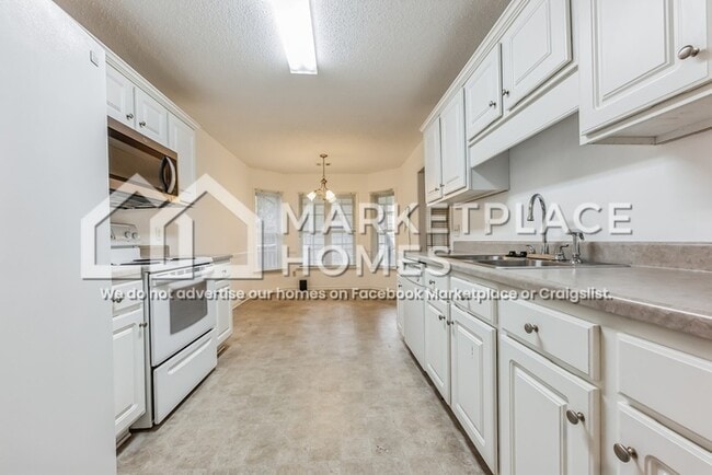 Building Photo - 1700 Crabtree Cir