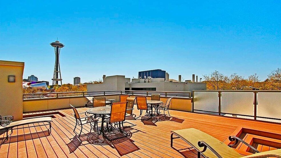 Communal Rooftop Deck - 621 5th Ave N