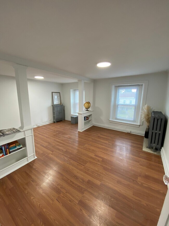 Building Photo - 374 Lyceum Ave