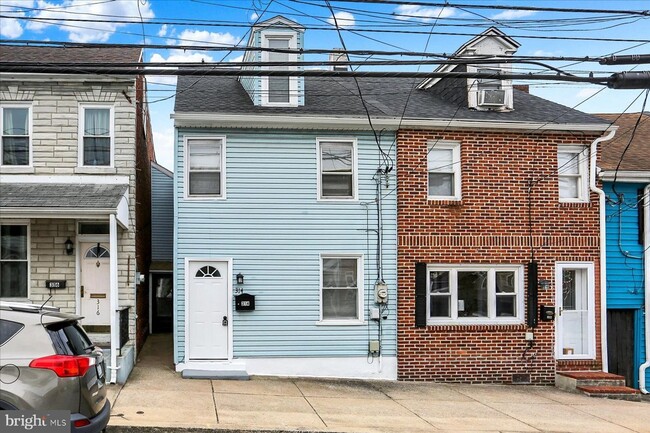 Primary Photo - Renovated 3Bedroom House in Columbia