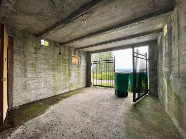Building Photo - Spectacular View! Remodeled One bedroom with Partially finished basement in Linnton~ Front and ba...