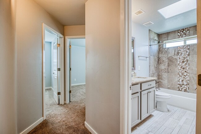 Building Photo - Beautiful 4 bed/2.5 baths in the desirable...