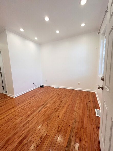 Building Photo - 7053 Paschall Ave
