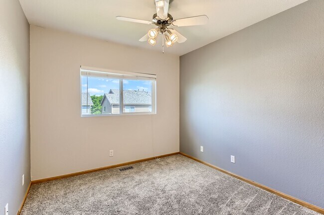 Building Photo - 3 Bedroom 3 Bathroom in Northglenn!