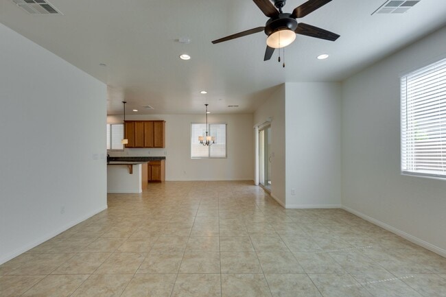 Building Photo - Gorgeous one story 4 bedroom 2 Bathroom Ho...