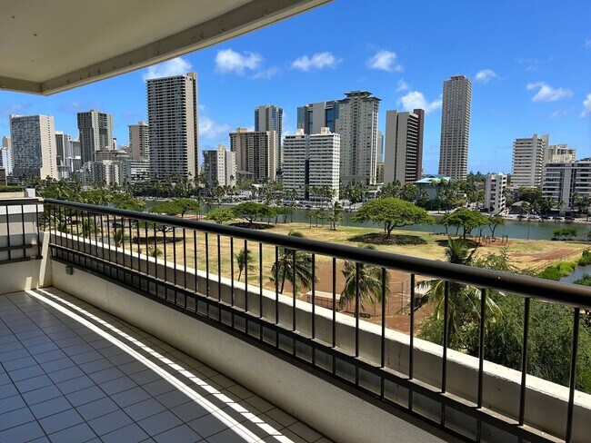 Building Photo - 2333 Kapiolani Blvd