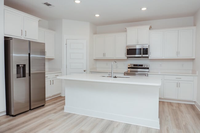 Building Photo - 233 Lyla Ln