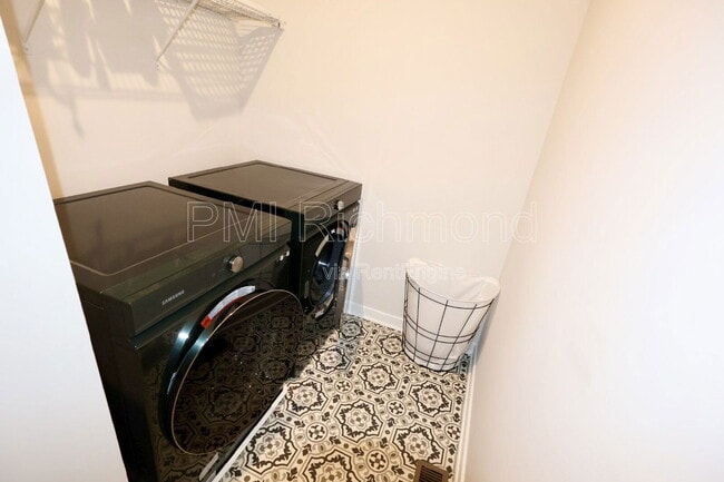 Building Photo - 2445 Ownby Ln