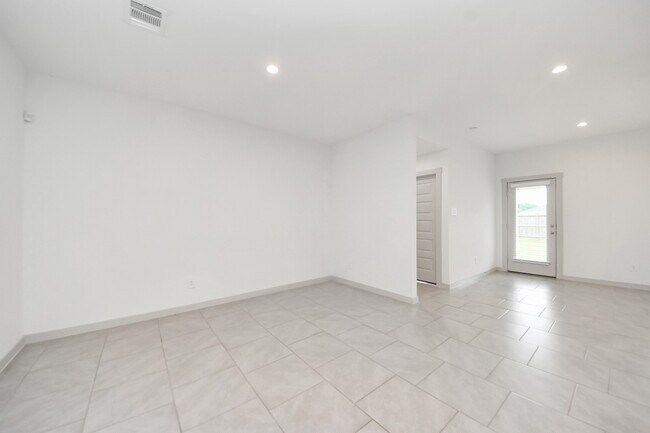 Building Photo - 4911 Pne Hvn Ln