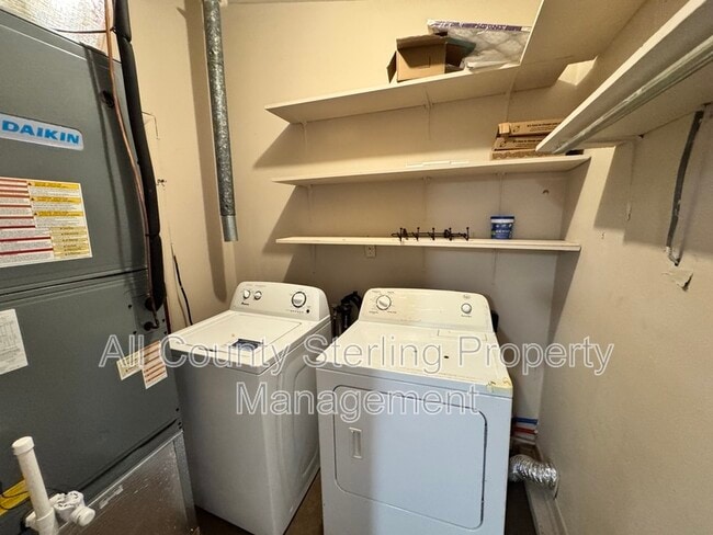 Building Photo - 446 SW Theresa Ct