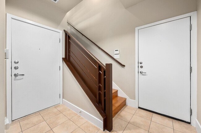 Building Photo - 1702 S Lamar Blvd