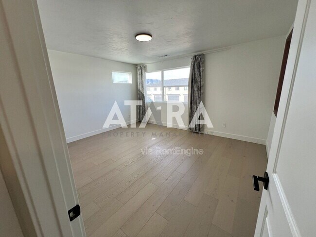 Building Photo - 955 S 850 W