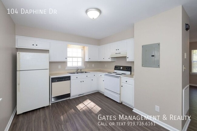 Building Photo - 104 Daphine Dr