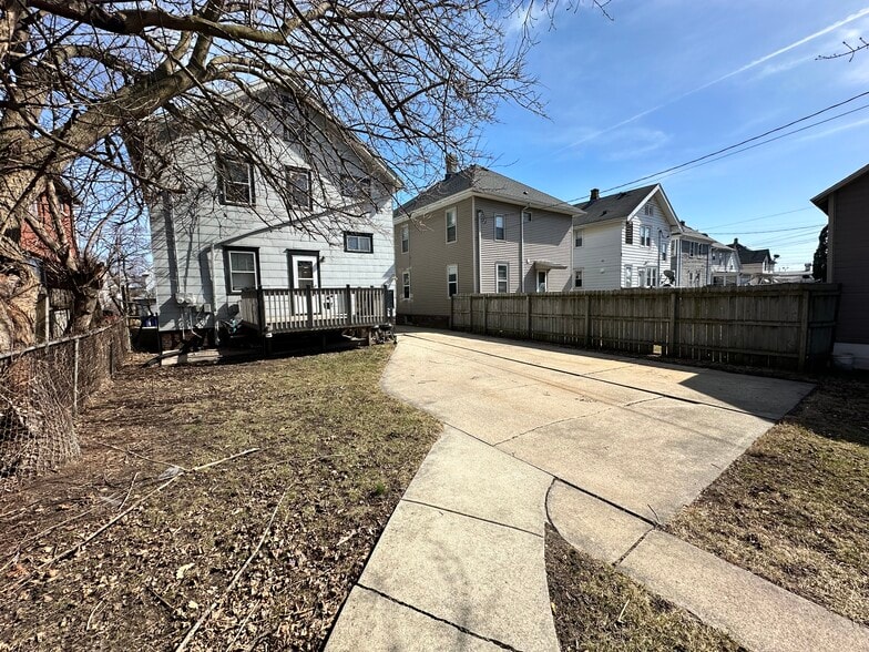 Building Photo - 1624 Kearney Ave