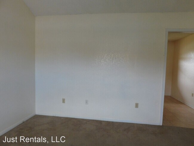Building Photo - 306 North Dr