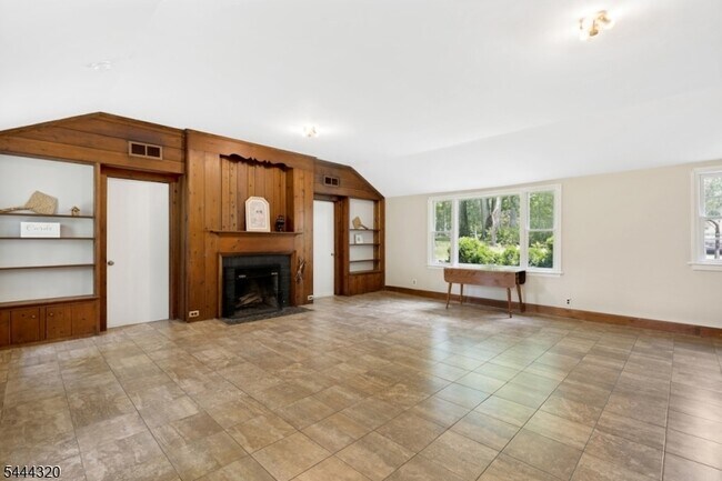 Building Photo - 62 Gaston Rd