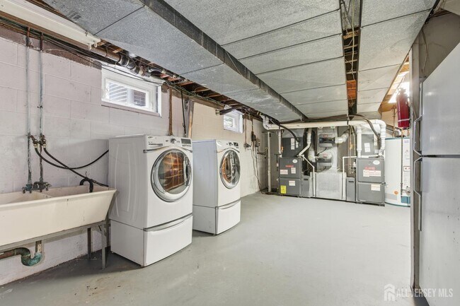 Building Photo - 28 Southfield Rd